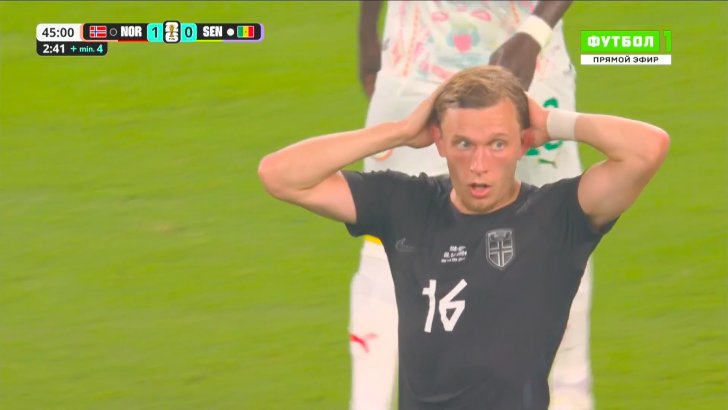 Haaland hits the post against Senegal 45+4'