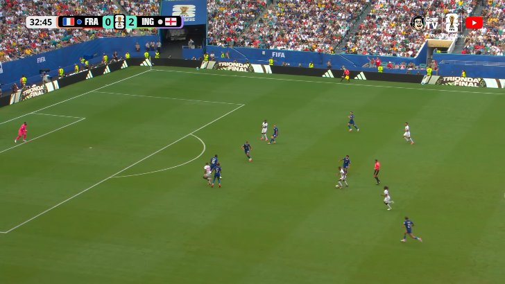 Rashford nutmeg and chance against France - 33'