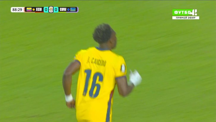 Angelo Preciado hits the bar against Curacao 90'